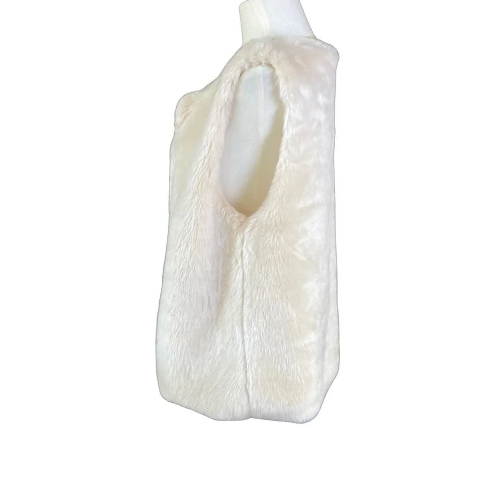 Signature Studio Women's‎ Vest Sz S Cream Faux Fur Open Front